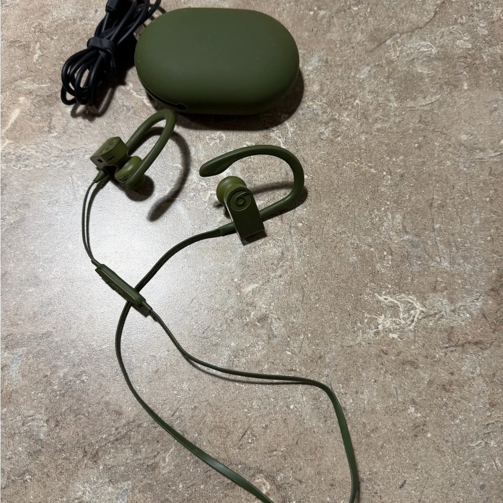 Wireless Earbuds Set with Charging Cases - Red and Green
